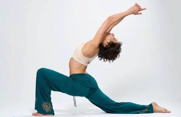 Yoga For beginners - Anjaneyasana (Low Lunge)