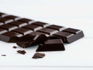 Dark chocolate contains serotonin that calm nerves