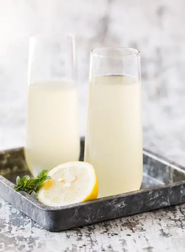 lemon juice - 5 Quick Home Remedies For Blackheads