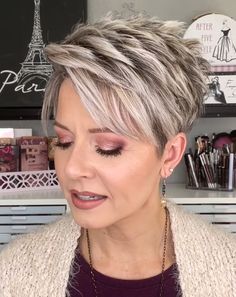 Layered Pixie haircuts for fact face