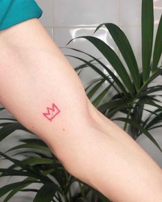 30 Crown Tattoo Designs - Crown Tattoo On Hand, Queen Crown Tattoo On Hand  & More – Kresent!