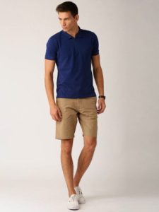 What color shirt goes with khaki shorts
