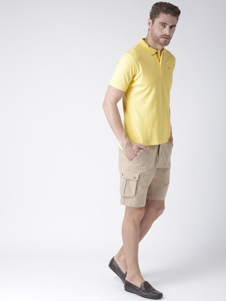 What color polo goes with khaki shorts