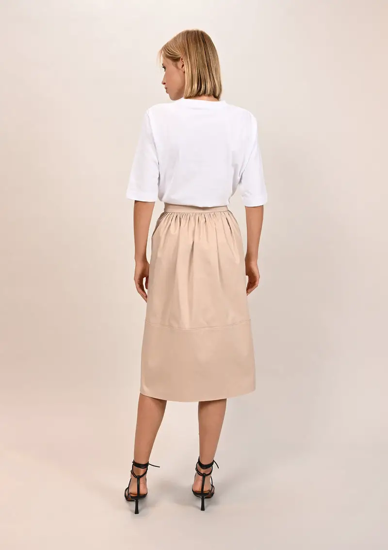 narrow waistline skirt 