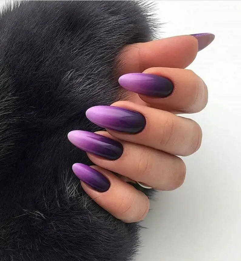 Gradient Purple Oval Nails 