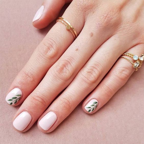 White Short Squoval Gel Nails With Leaf Patterns 
