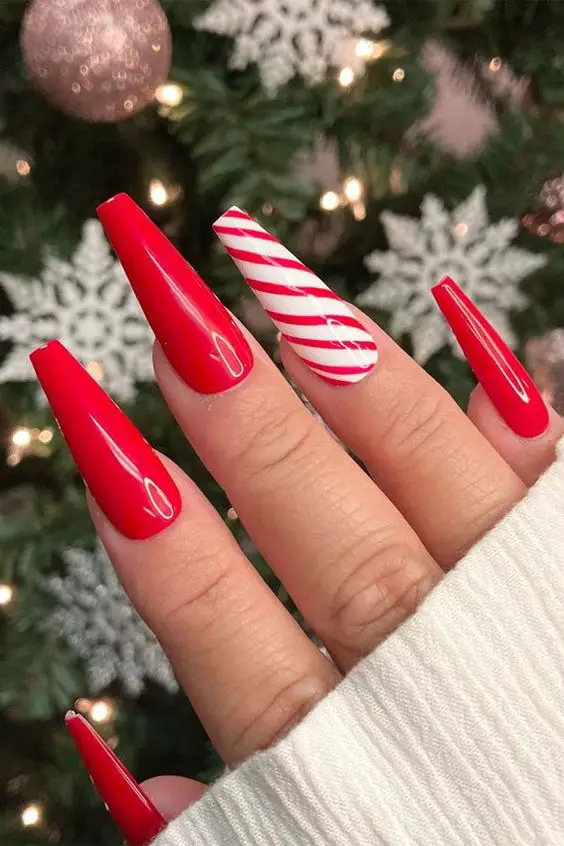 Candy Cane Christmas Nails 
