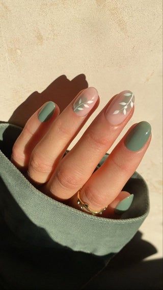 Green Short Nails With Leaves