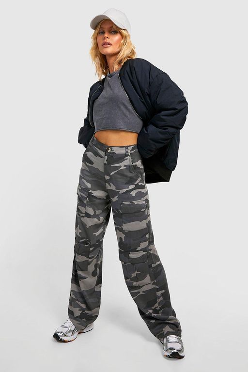 Camouflage Pants With Oversized T-Shirt And Overshirt