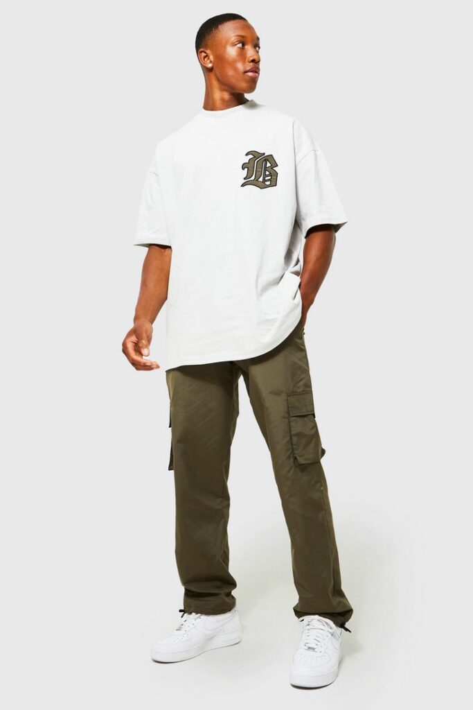 Straight cut Cargo Pants With Printed Tee