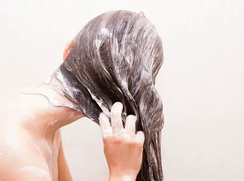 Dry shampoo vs. washing hair